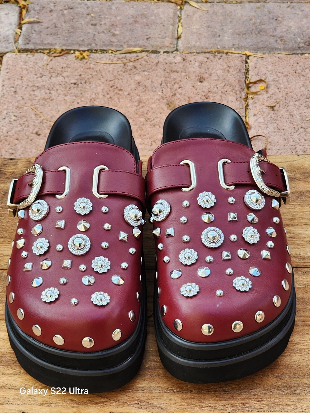 Azalea Wang Women's Swiftly Studded Burgundy Platform Clog with Buckle Size 6.5 - Picture 4 of 8